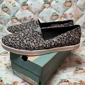 TOMS Avalon Grey Leopard Women’s Size 12 Shoes NWT NIB Slip On Shoes Flats